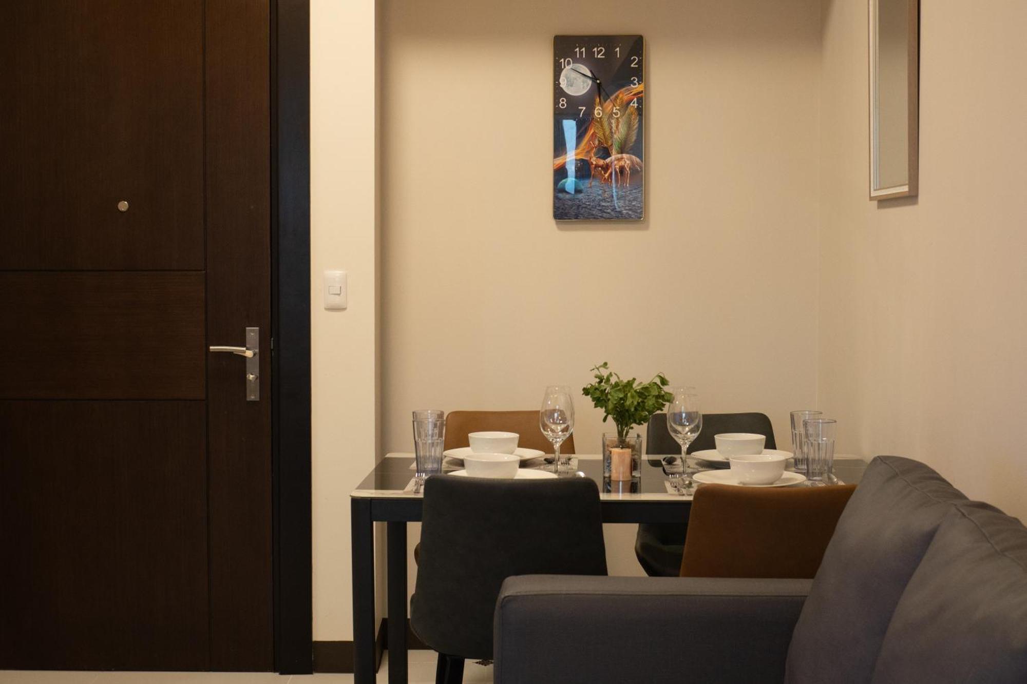 Cityscape View 2Br In Uptown Bgc W 200Mbps Wifi Taguig Bagian luar foto